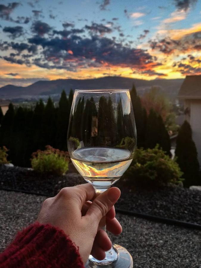 Adela'S Bed And Breakfast West Kelowna Bagian luar foto